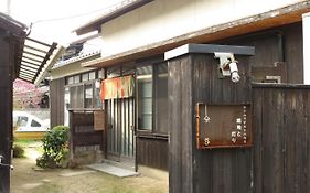 ゲストハウス路地と灯り